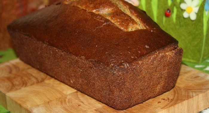 Кекс на кефире с маком, шафраном и цукатами