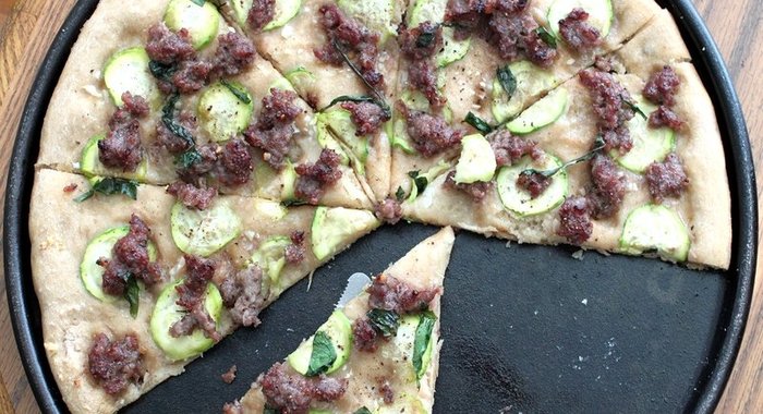 Пицца из кабачков с фаршем