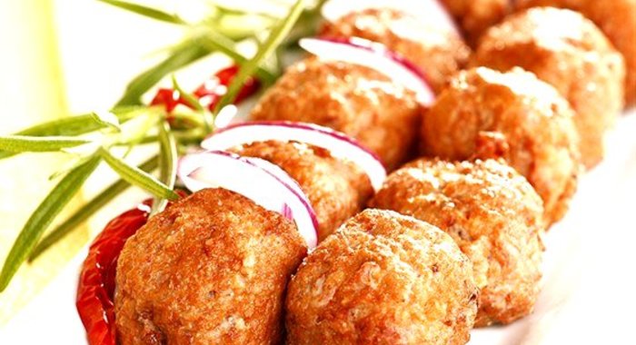 Рубленые куриные котлеты с грибами и зеленым базиликом