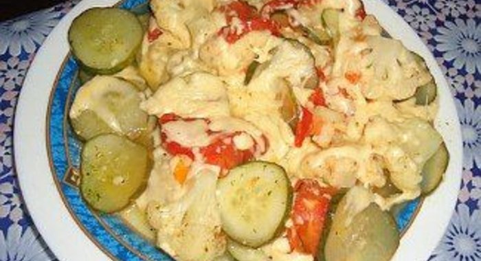 Овощи под сыром в мультиварке