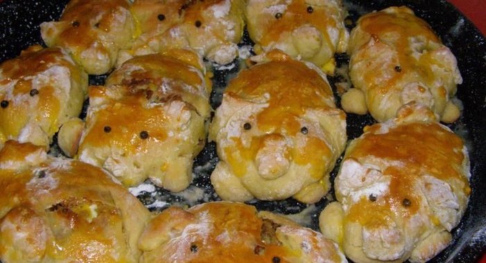 Пирожки на дрожжах в духовке Свинки