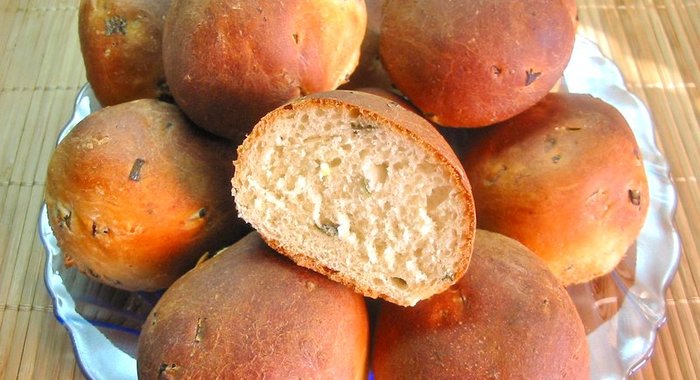 Булочки с луком и чесноком