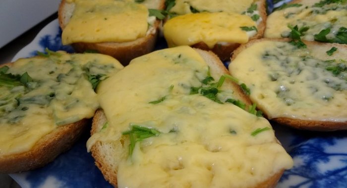 Бутерброды с сыром в микроволновке