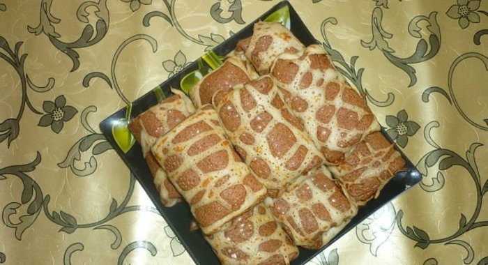 Шоколадно-ванильные блинчики с малиново-творожно-медовой начинкой