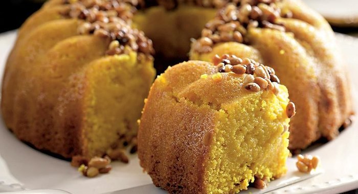 Манный кекс с куркумой и медом