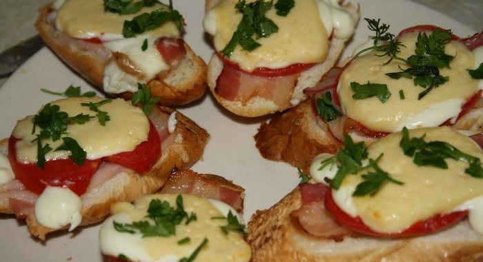 Горячие бутерброды с беконом