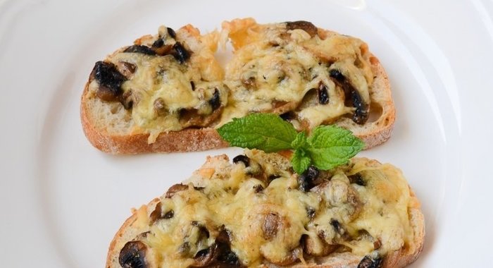 Запеченные бутерброды с грибами