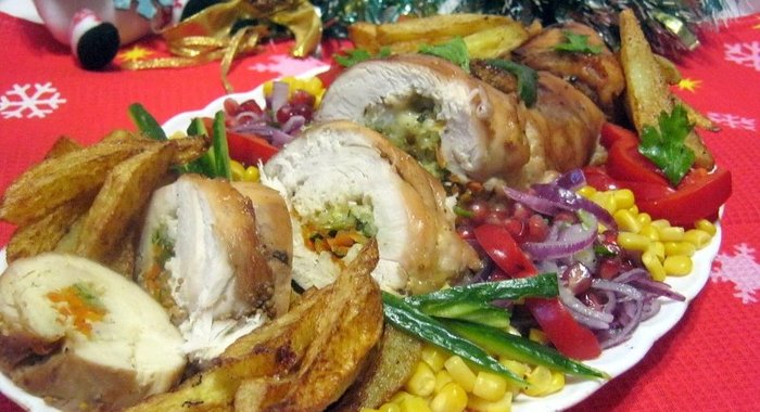 Куриный рулет с цуккини, морковью и сыром