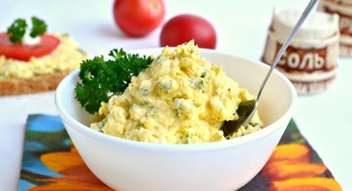 Намазка для бутербродов из вареных желтков и плавленого сыра