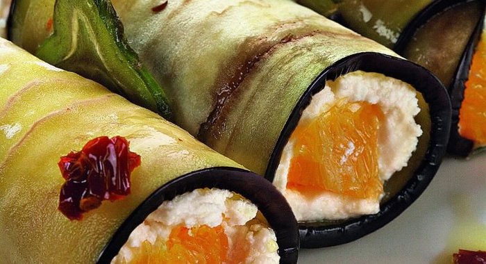 Рулетики из баклажанов с рикоттой и апельсином