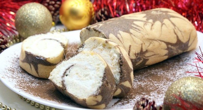 Бисквитный рулет с кремом «Новогодний салют»
