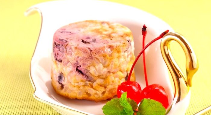 Творожно-рисовые запеканки с вишней