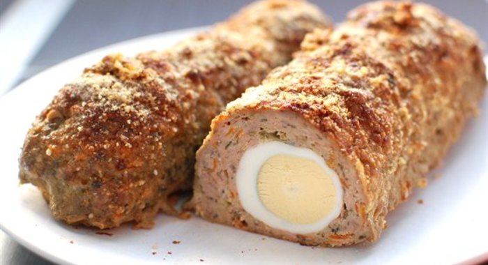 Мясной рулет с яйцом