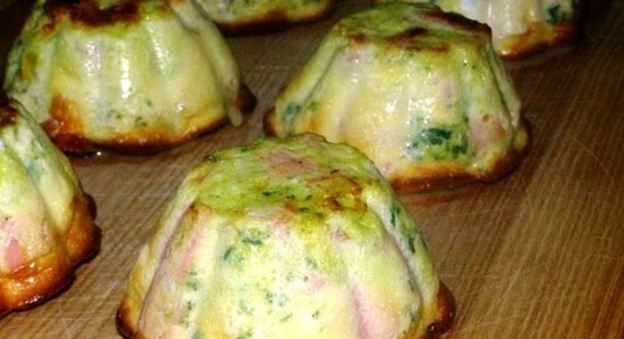 Омлет с сосиской и сыром