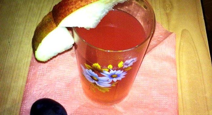 Грушево-сливовый компот