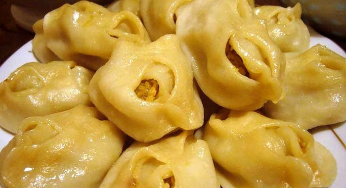 Манты со свининой и тыквой