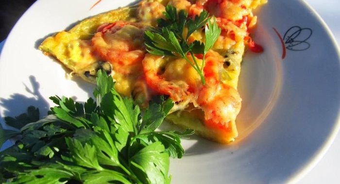 Гавайская пицца с ананасами и курицей