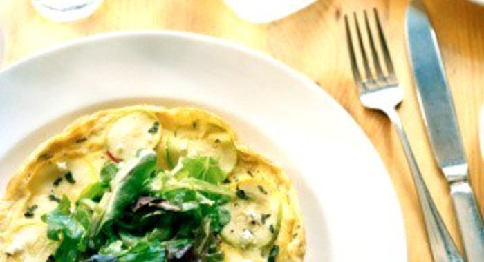 Пицца с цукини, голубым сыром и эстрагоном