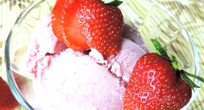 Домашнее клубничное мороженое