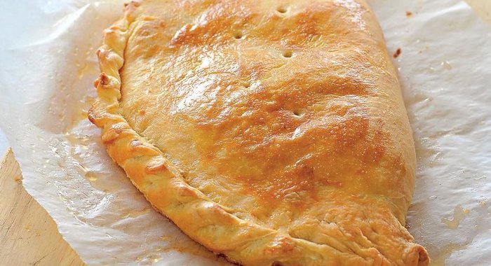 Пресный пирог с яйцом