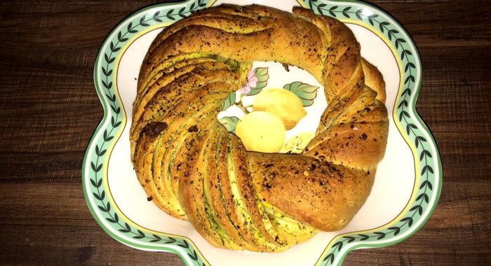 Хлеб с чесноком и пряными травами