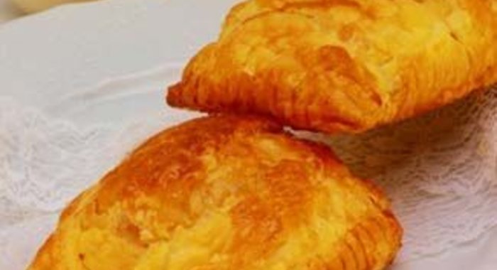 Яркий компот смородиновый