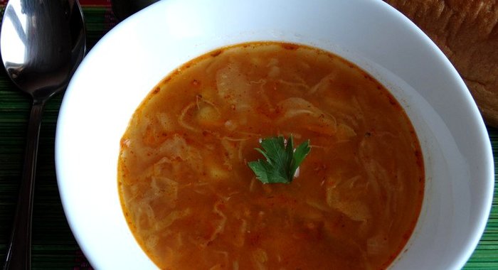 Кислые щи с рыбными консервами