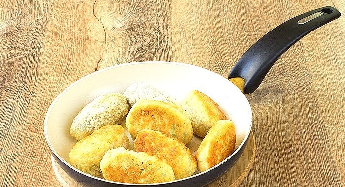 Куриные котлеты с хлебом