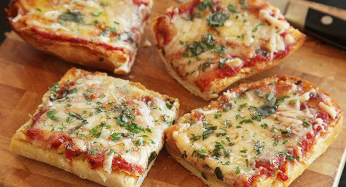 Быстрая пицца с курицей и сыром