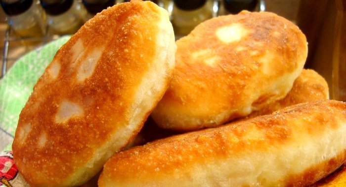 Жареные пирожки с курицей