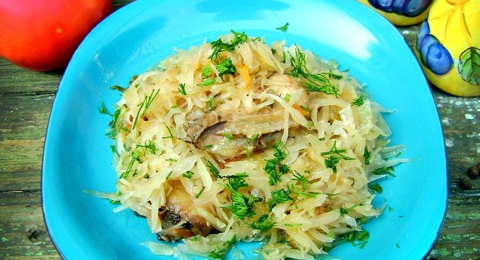 Рагу из квашеной и свежей капусты