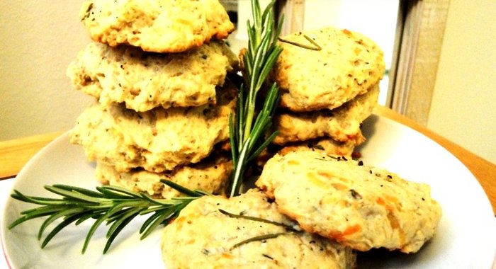 Крекеры с пармезаном и розмарином