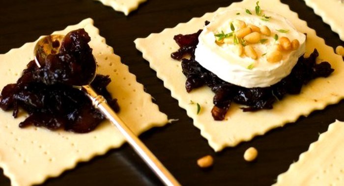 Луковый мармелад с красным вином