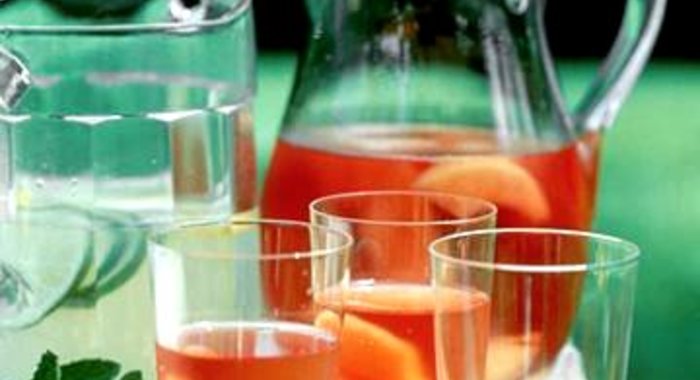 Пунш с розовым вином