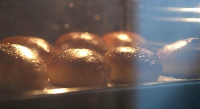 Домашние пирожки с яблоком и корицей