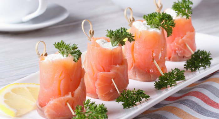 Рулетики из семги с творожной начинкой