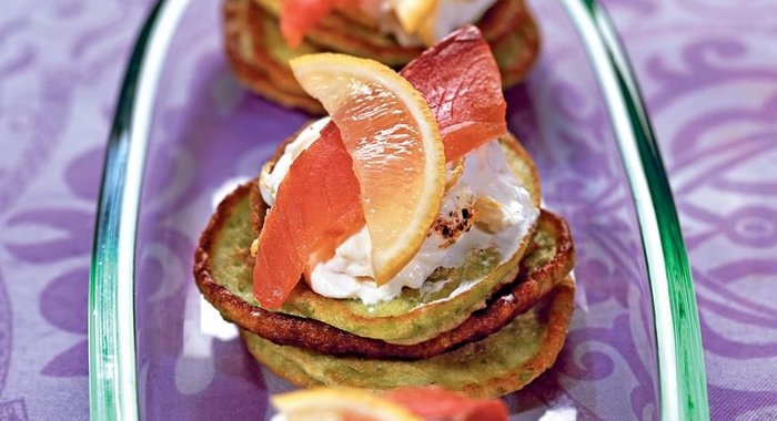 Гороховые оладьи с лососем