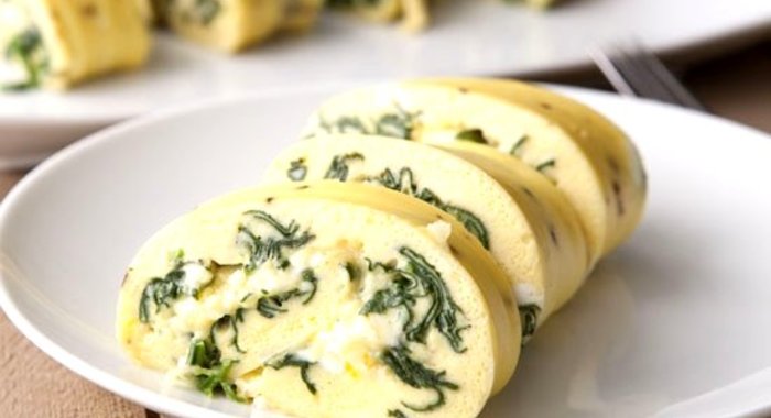 Рулет из яйца с сыром