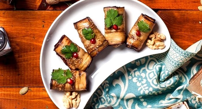 Рулетики из баклажана с ореховой пастой и аджикой