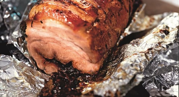 Рулет из свиной брюшины с черносливом в духовке