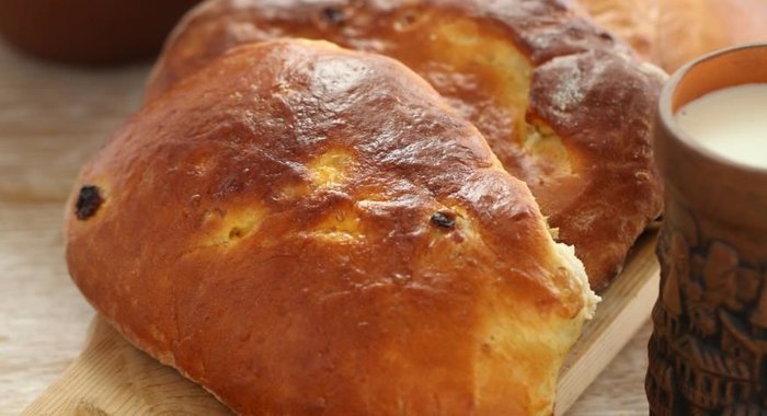 Французский хлеб на красном вине с орехами и изюмом в хлебопечке