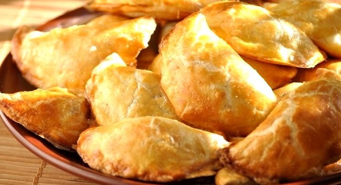 Пирожки с грибами из слоеного теста