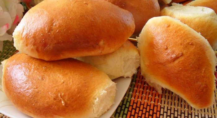 Пирожки с зеленым луком и яйцом