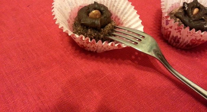 Пирожное «Картошка» с вишней и миндалем