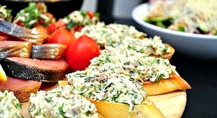 Бутерброды с печенью трески и яйцами