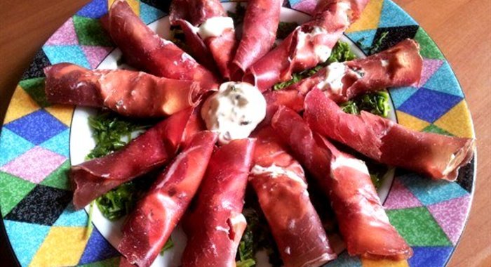 Рулетики из брезаолы с филадельфией и травами