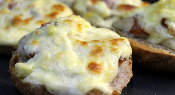 Запеченый бутерброд с рыбой