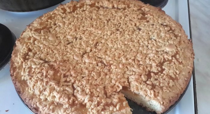 Пирог из песочного теста с вареньем