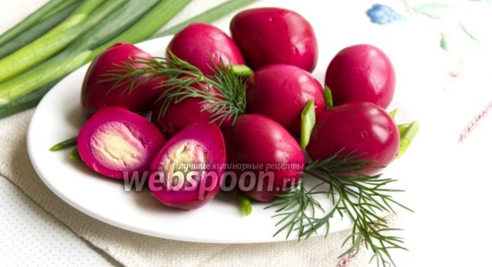 Перепелиные яйца в свекольном маринаде