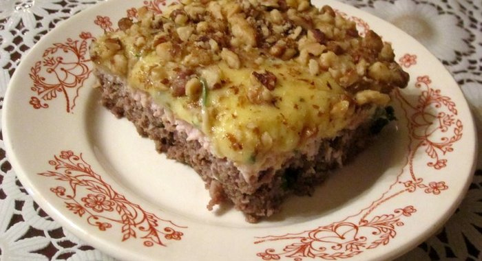 Двухслойная мясная запеканка с грецкими орехами